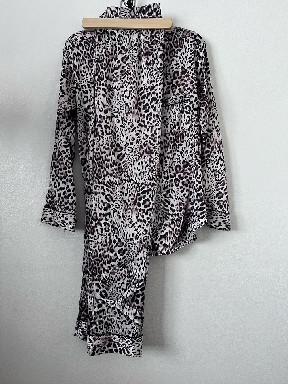 Victoria’s Secret Satin Leopard Print 2 Piece Pajama Set Size M Long